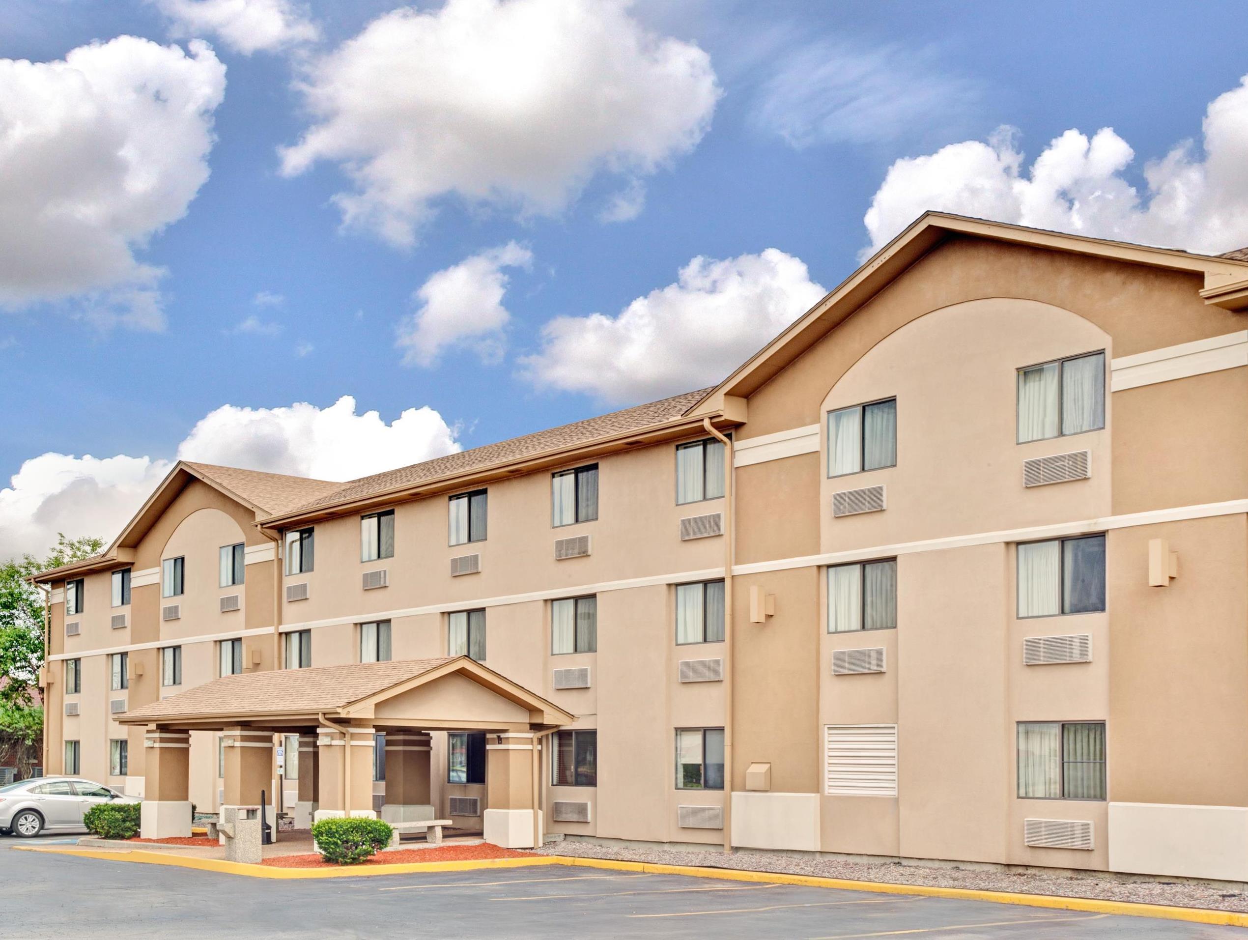Super 8 By Wyndham Mokena/frankfort /i-80 Hotel