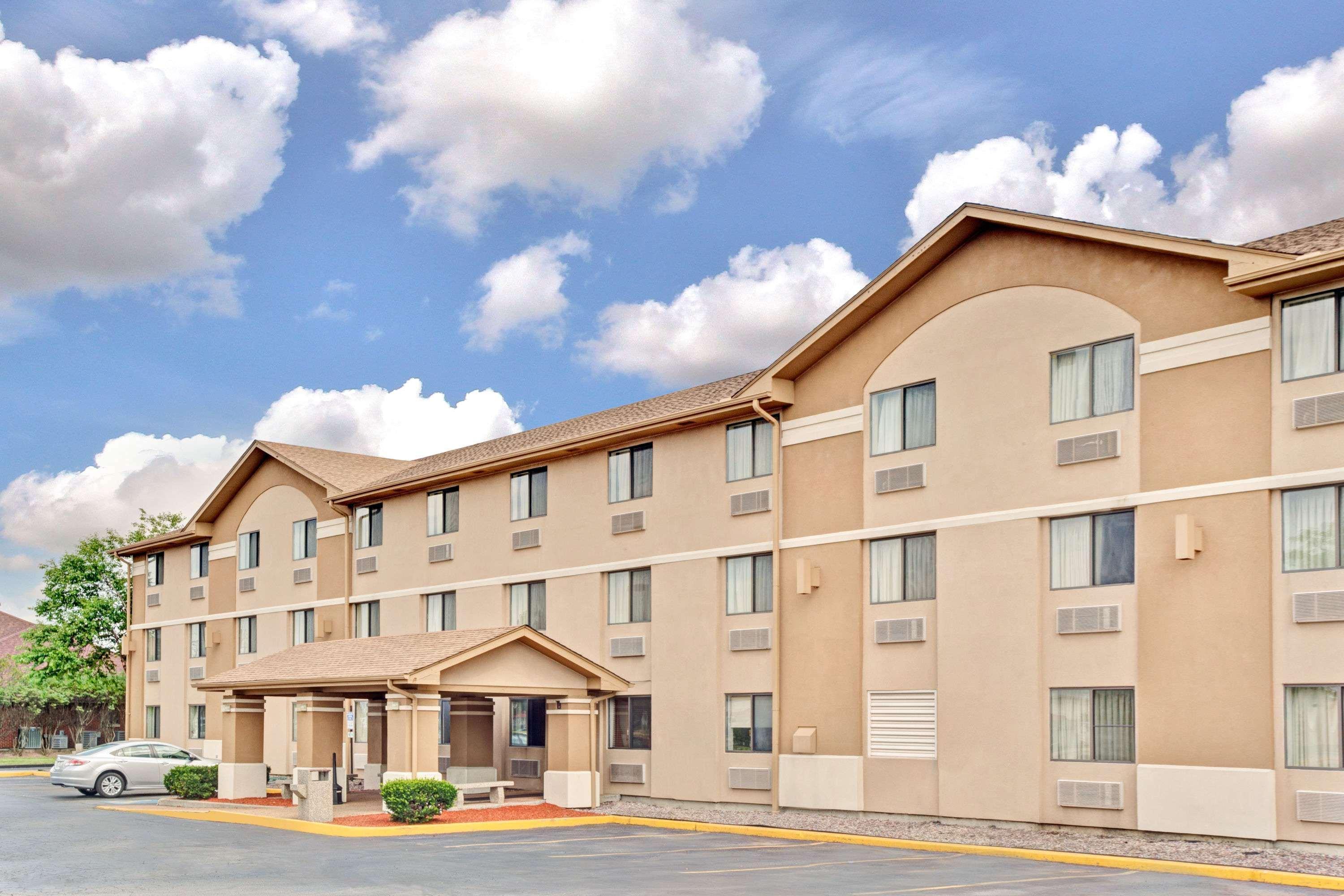 Super 8 By Wyndham Mokena/frankfort /i-80 Hotel